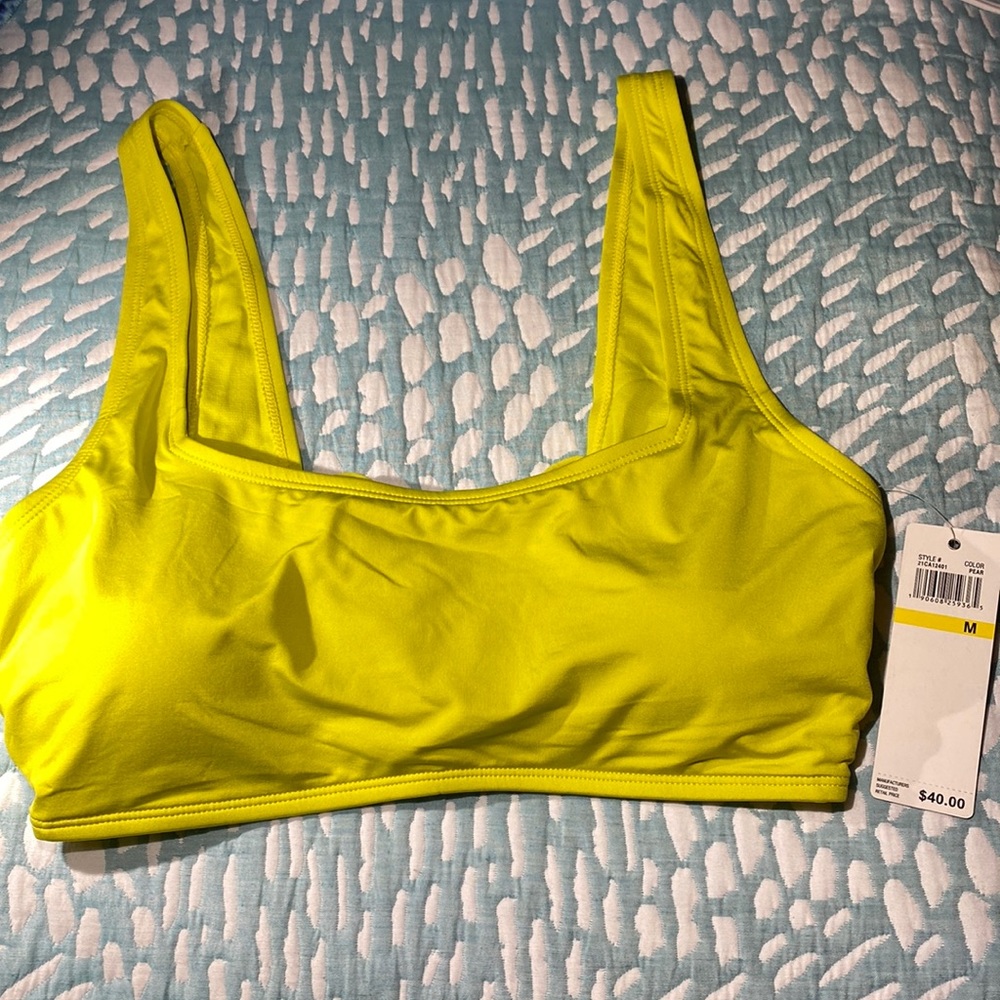 NWT CATALINA Swimwear bikini top. Color: pear Size medium removable cups